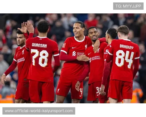 利物浦球员与球迷发生暖心互动新闻登热搜，利物浦足球新闻